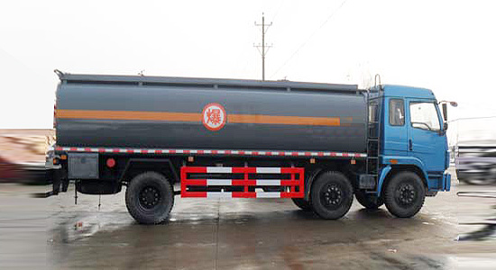 解放小三轴化工液体运输车