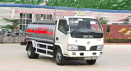 东风福瑞卡化工液体运输车