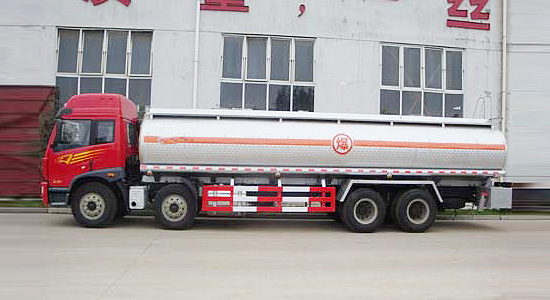解放前四后八化工液体运输车