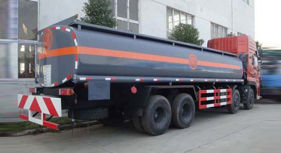 东风天龙前四后八化工液体运输车